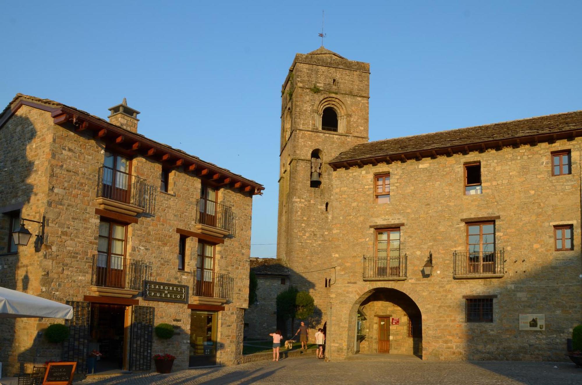 Apartamentos El Palacete De Aínsa Kültér fotó